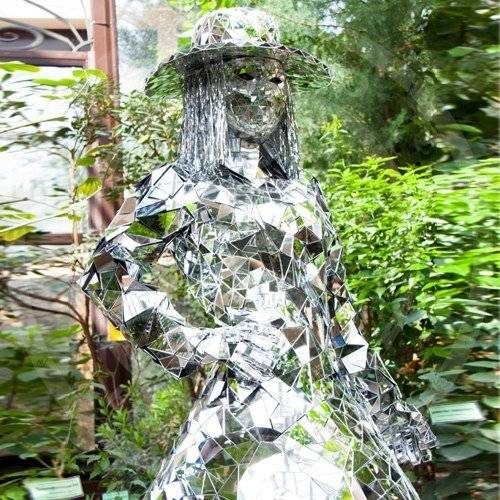MIRROR LADY