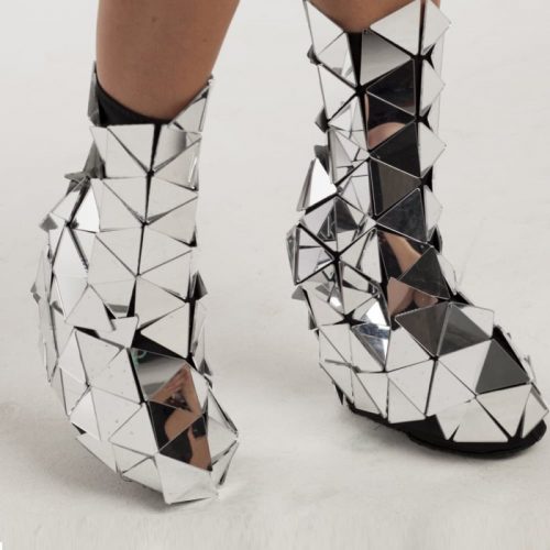 Photos of mirrored shoes triangle