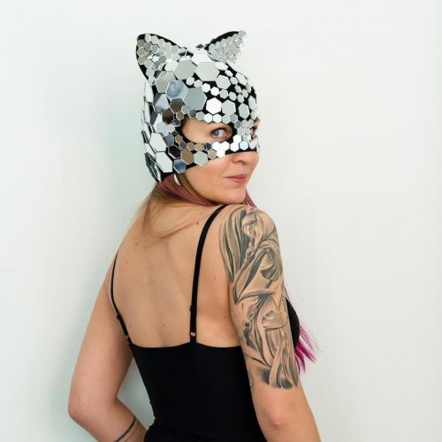 Model posing in Kitty mirror mask "Hexagon" view from half back