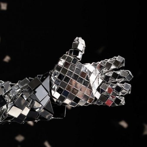 Mirror gloves maked from square mirror m=pieces