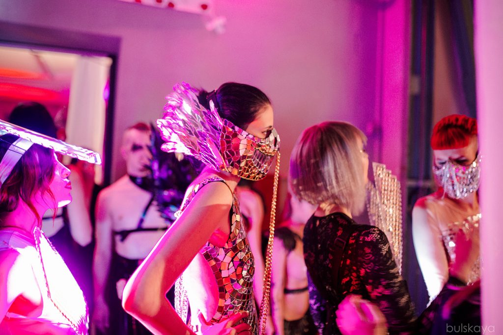 Avantgardista 2019 ETERESHOP Backstage Mirror Mask and a Disco Ball Outfit