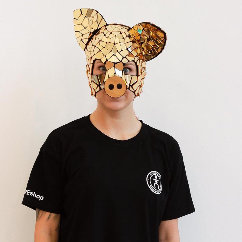  2D gold mirror mask pig