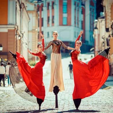 Street-Stilt-Walkers