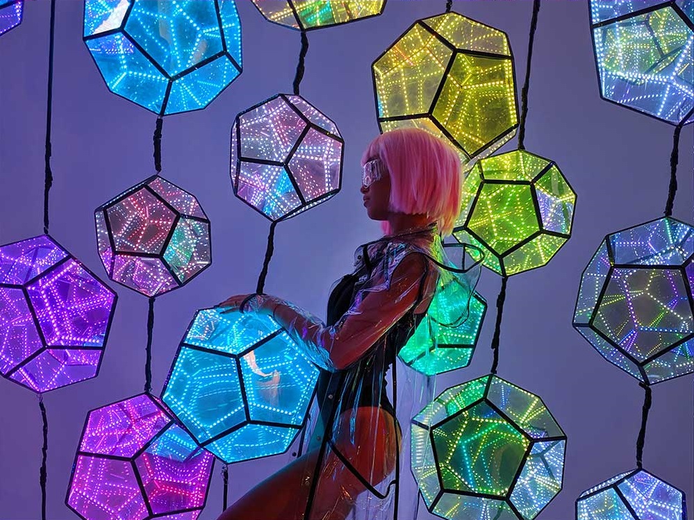 Party Photozone Ideas 2020: LED Infinity Mirror Dodecahedron Wall