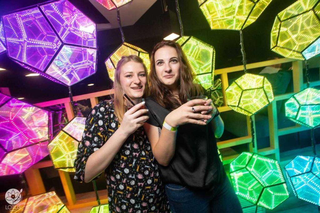 Photo Report: LED Infinity Mirror Dodecahedron Wall as a Party Photozone