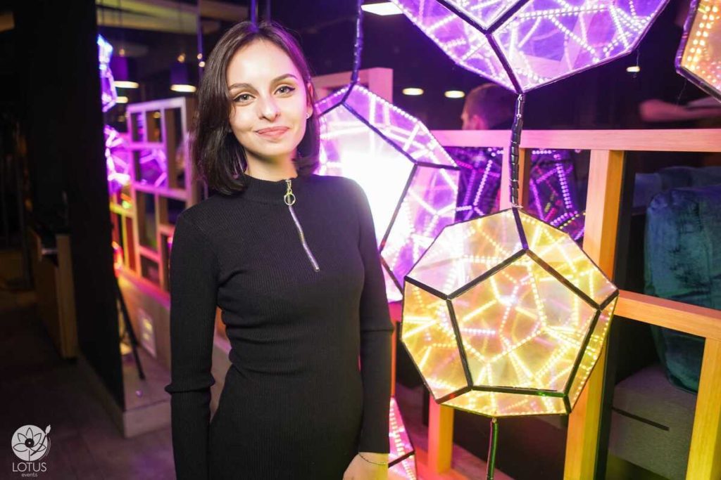 Photo Report: LED Infinity Mirror Dodecahedron Wall as a Party Photozone