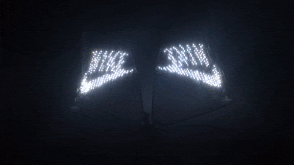 Conclusion of energy-saving logos on the wings of the suit 