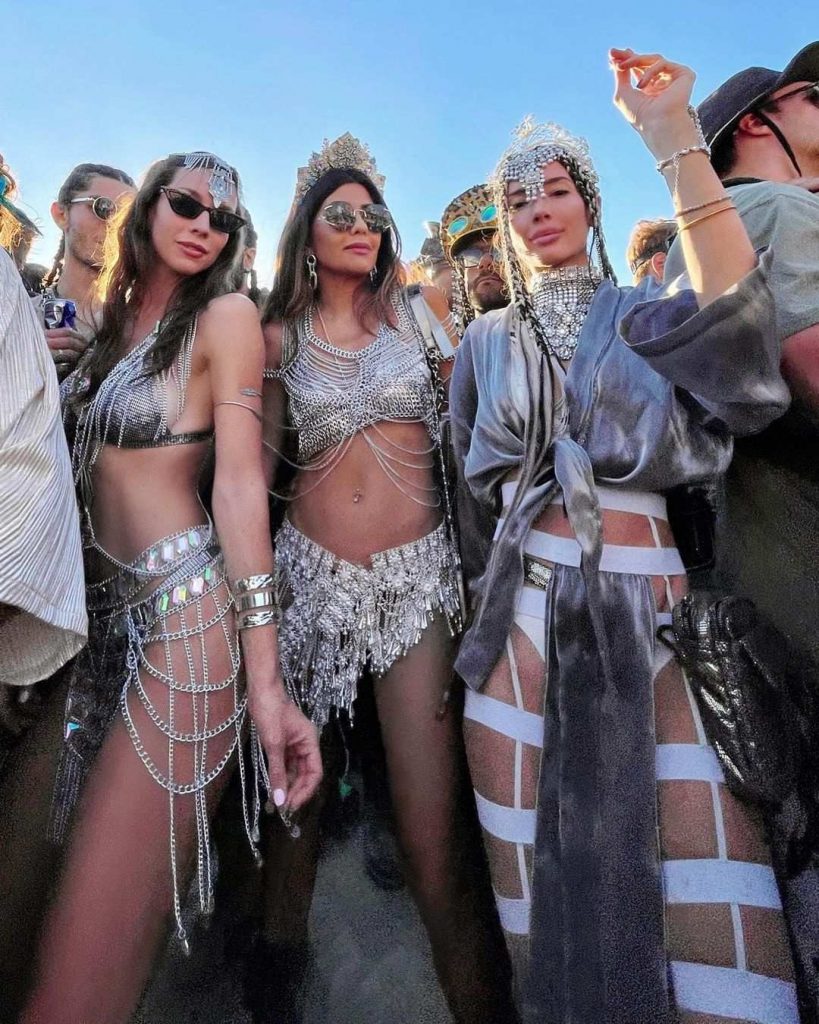 girls-of-festival-burningman