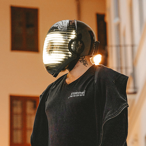 glowing-helmet-for-performances