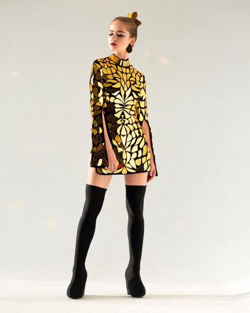golden-coachella-outfit-for-women