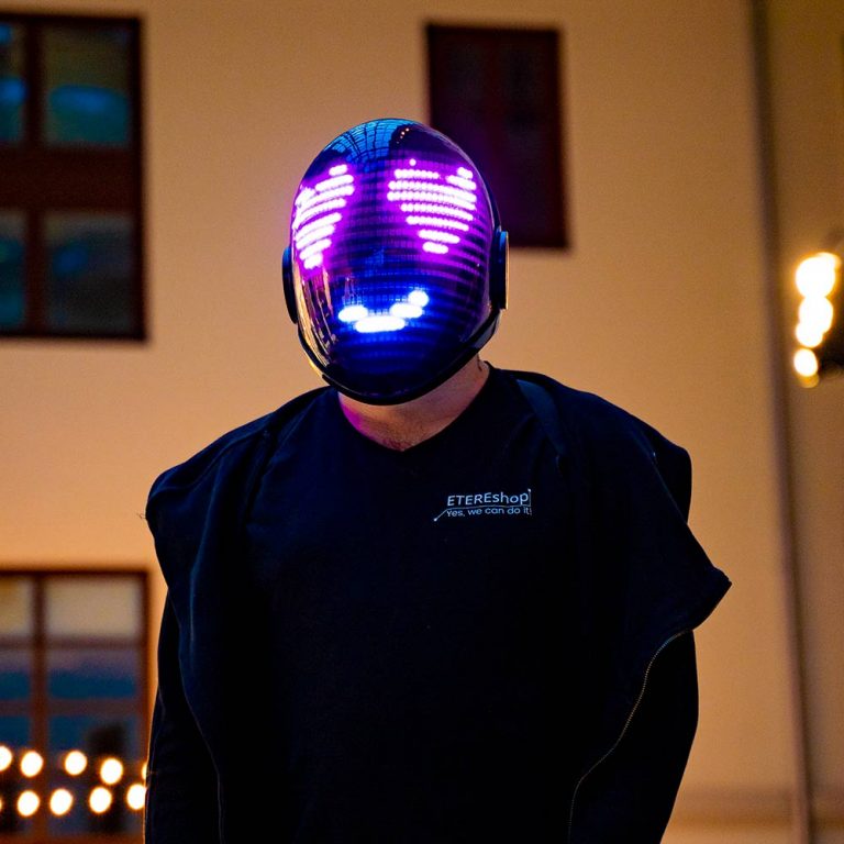 LED screen Helmet with futuristic design for performers- by ETERESHOP