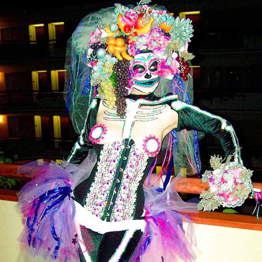 Headdress in the form of a fruit bowl