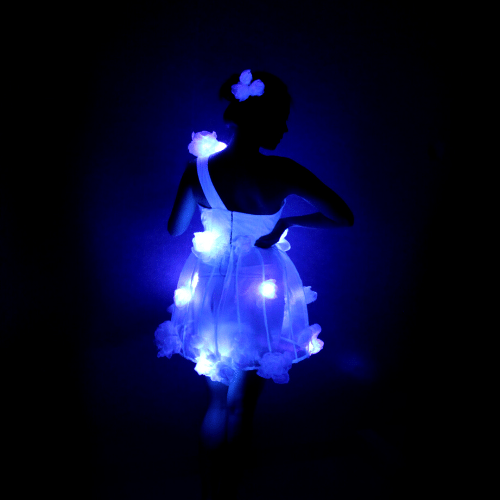 idea-beautiful-dress-glowing-in-the-dark