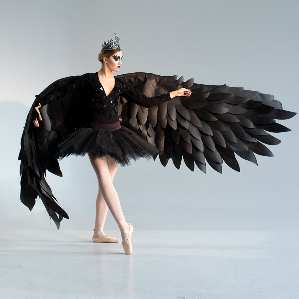 fallen-angel-costume-with-black-big-devil-wings-for-halloween