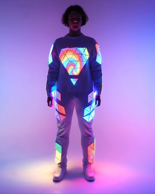 Led-acrobatic-dance-costume-with-screen