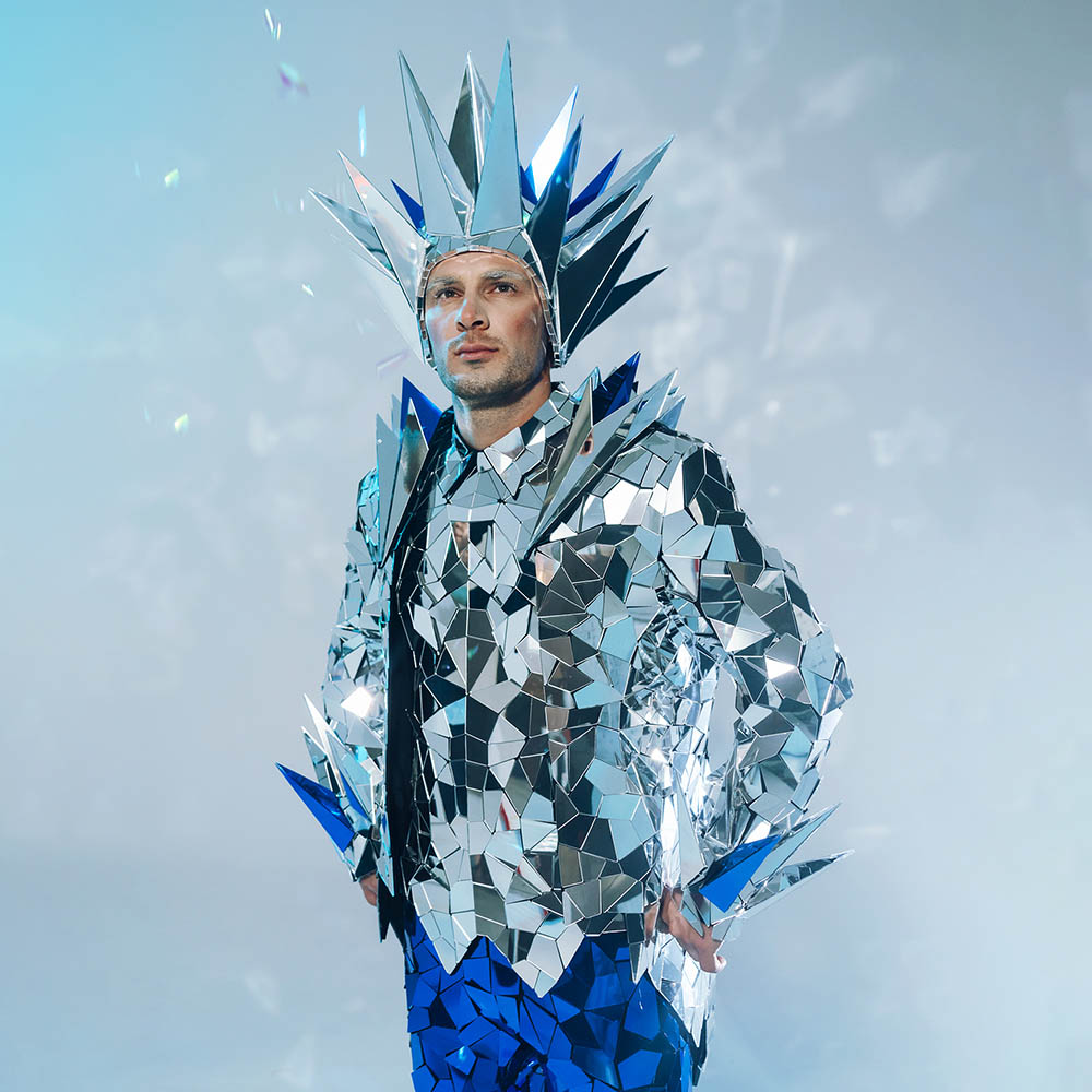 https://www.etereshop.com/wp-content/uploads/2022/12/silver-blue-mirror-man-suit-for-christmas-performances.jpg