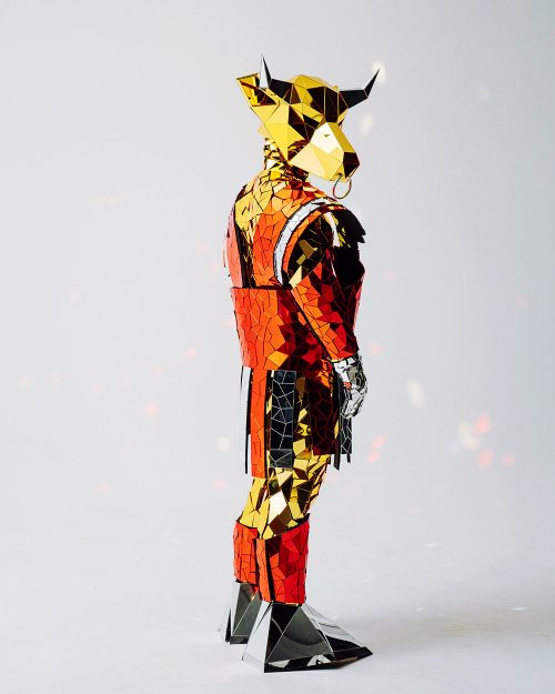 masquerade-mirror-outfit-bull
