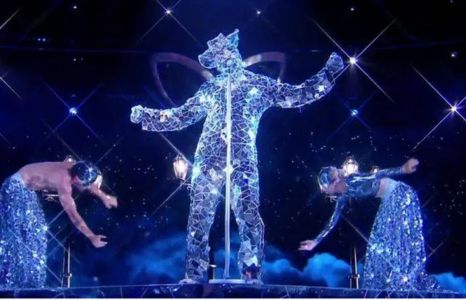 Seal in silver mirror cowboy costume designed by ETEREshop at Masked Singer France 2022