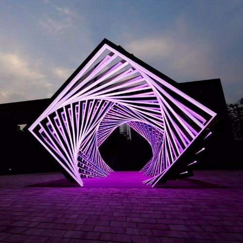 Street-art-installation-with-lighting-for-the-city
