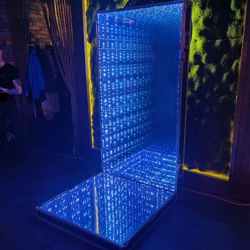 installation-with-LEDs-for-the-club